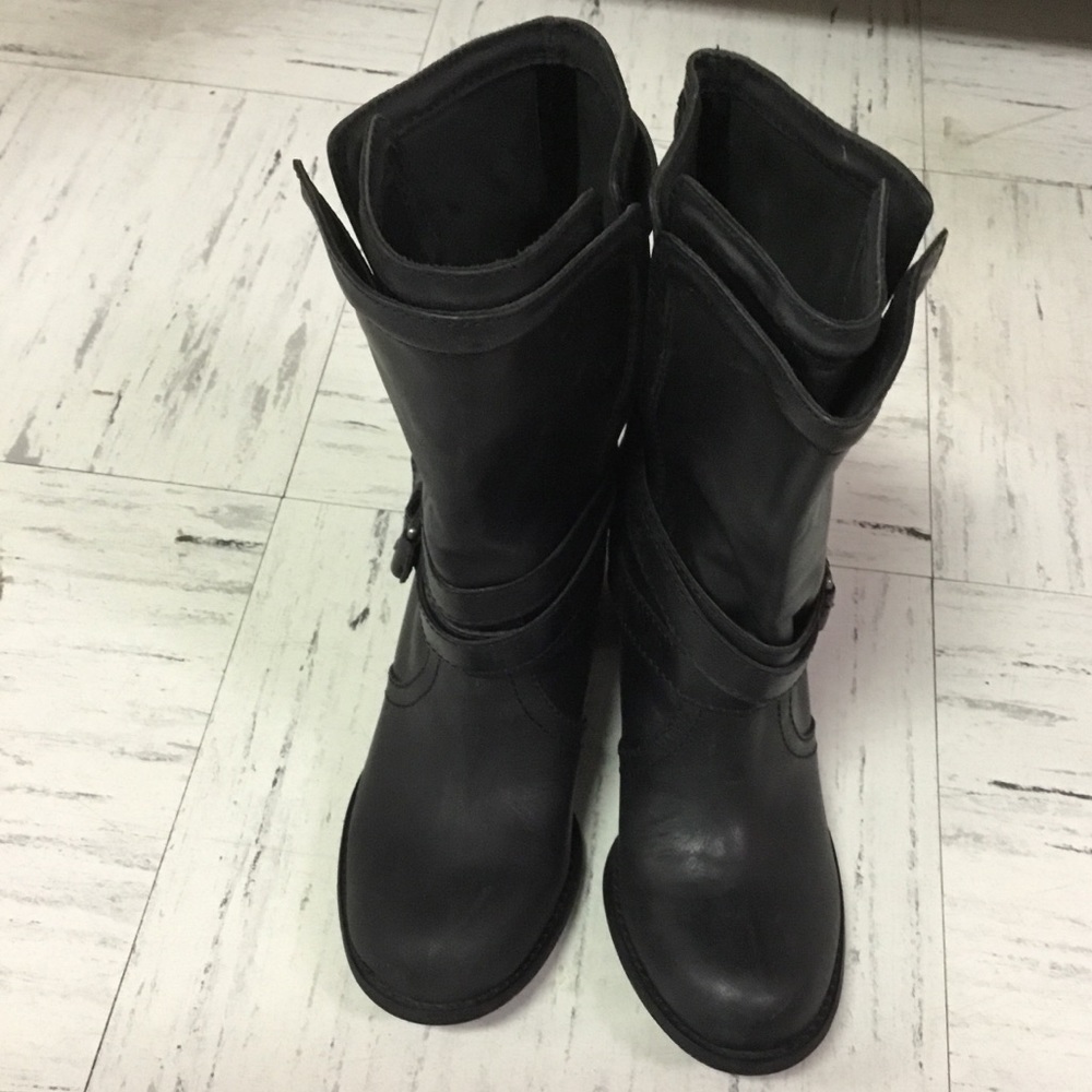 BCBG Generation Genuine leather black boots